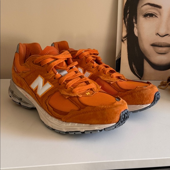 New Balance 2002 R - Picture 2 of 4